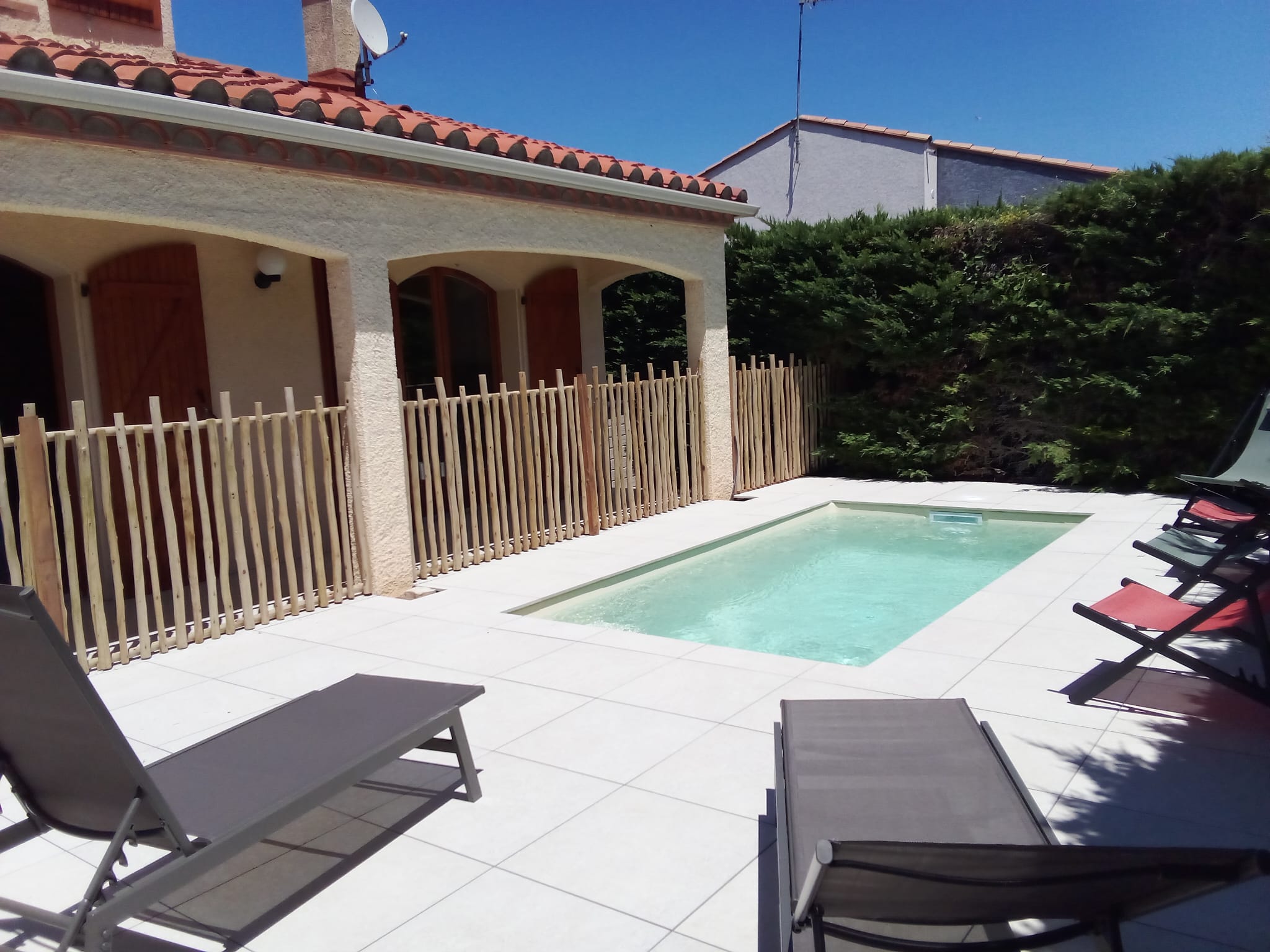 Piscine et terrasse